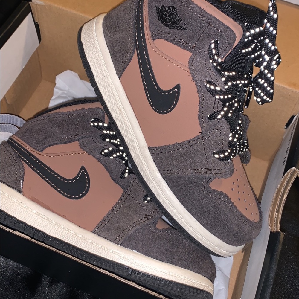 Authentic Jordan 1s 8c